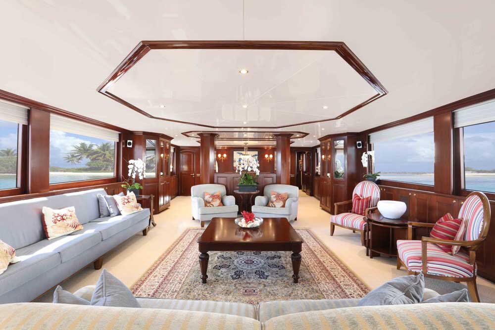 125' BEYOND LUX YACHT