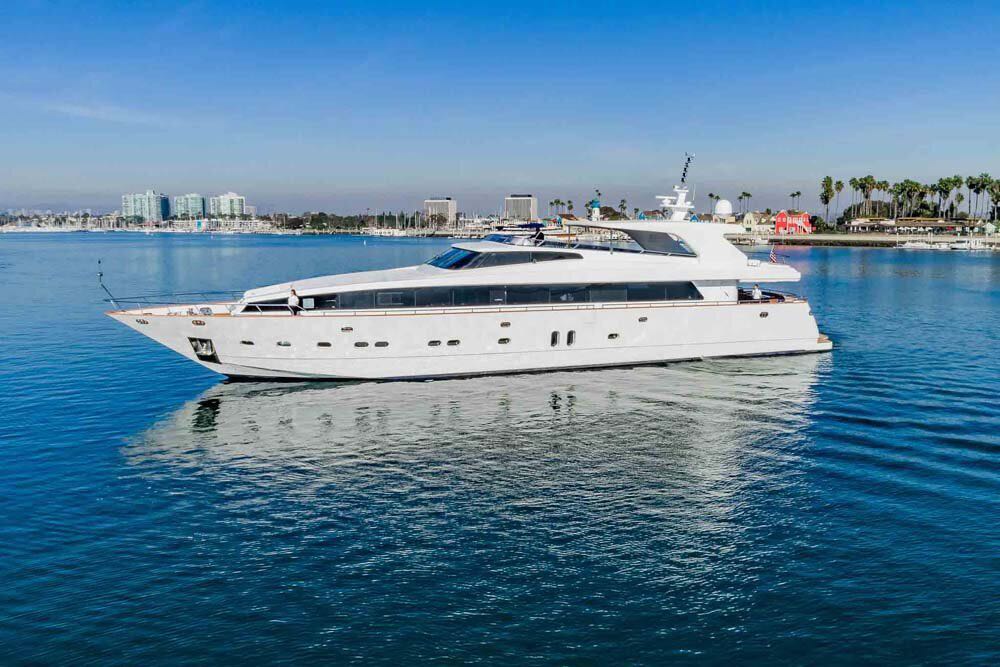 125' BEYOND LUX YACHT