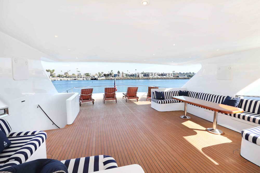 125' BEYOND LUX YACHT