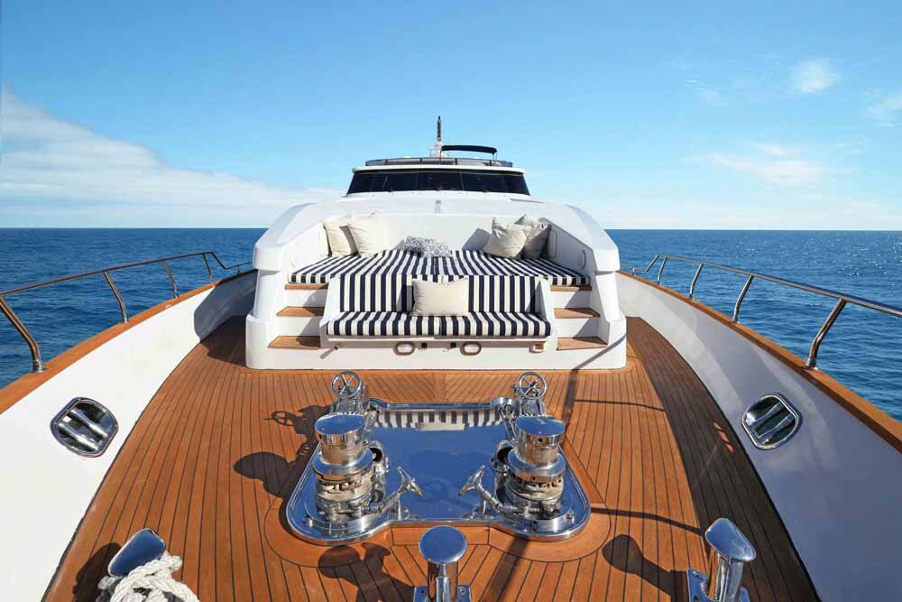125' BEYOND LUX YACHT